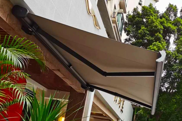 awnings retractable