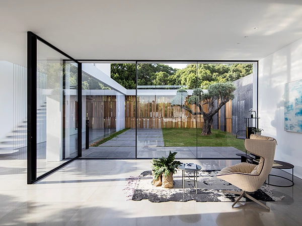 Modern Minimalist Living with Slim-Frame Aluminum Windows