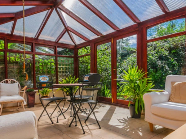 Sunroom Decorating Ideas: 4 Tips